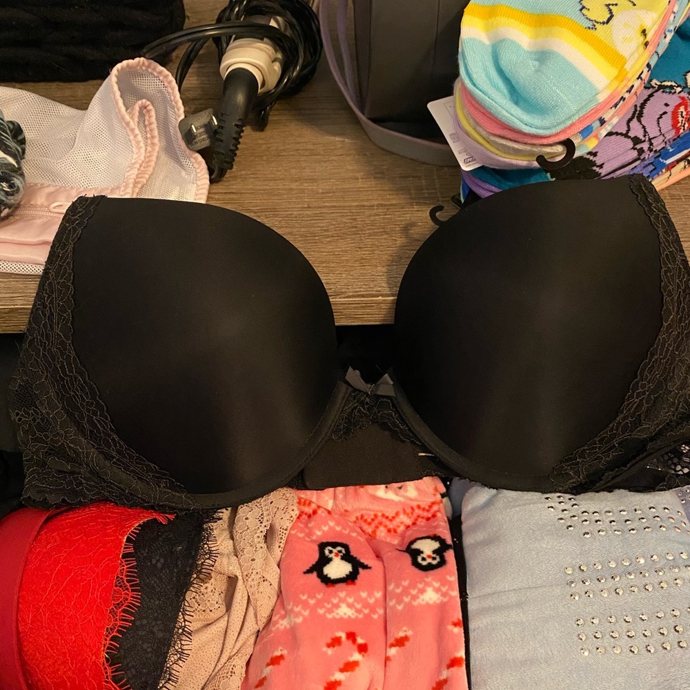 Sexy Black Lace Victoria Secret Bra | 38C